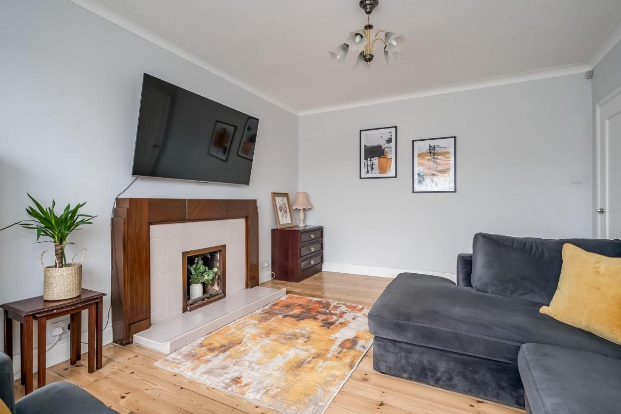 Stunning 4-bedroom Detached House With Garden In A Great Location - Loads Of Space With Free Parking * Belfast