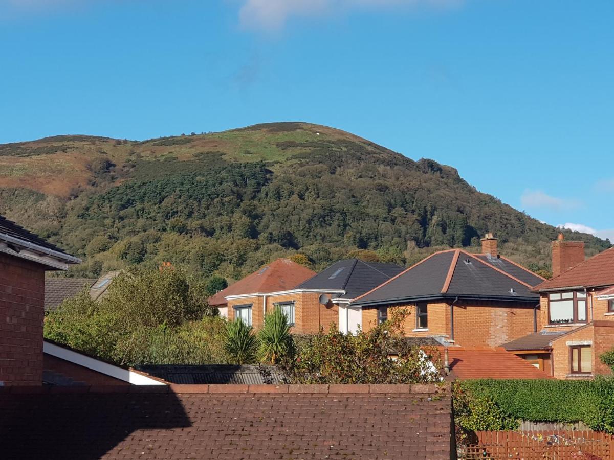 Stunning 4-bedroom Detached House With Garden In A Great Location - Loads Of Space With Free Parking Hébergement de vacances Belfast
