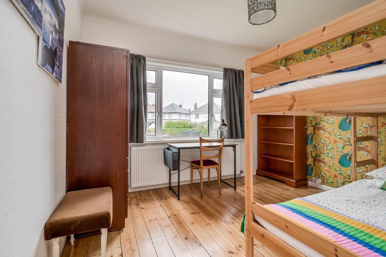 Hébergement de vacances Stunning 4-bedroom Detached House With Garden In A Great Location - Loads Of Space With Free Parking Belfast