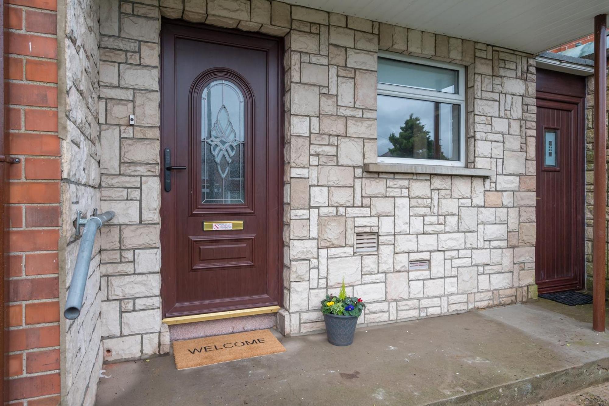 Stunning 4-bedroom Detached House With Garden In A Great Location - Loads Of Space With Free Parking Belfast