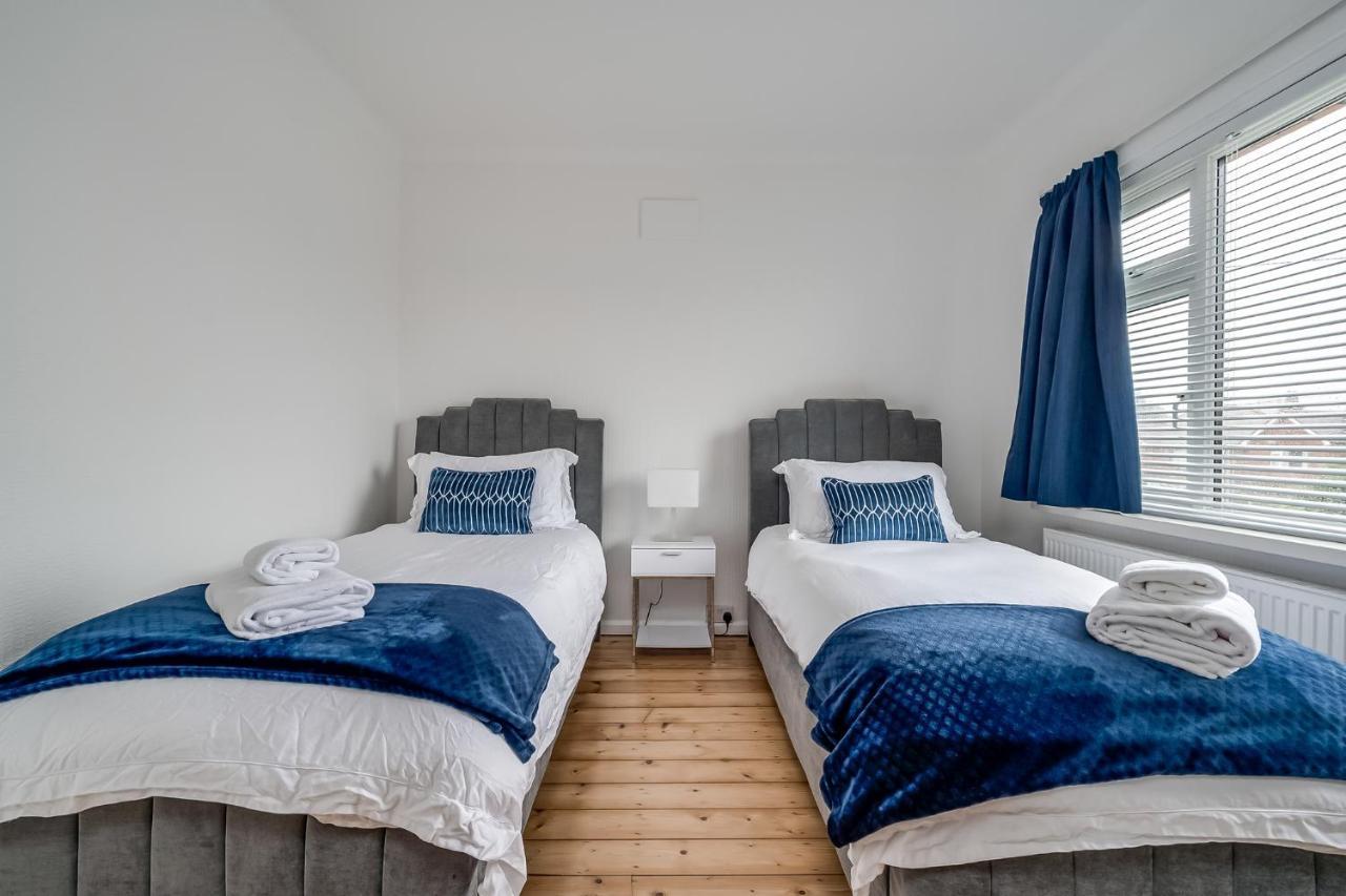 Stunning 4-bedroom Detached House With Garden In A Great Location - Loads Of Space With Free Parking